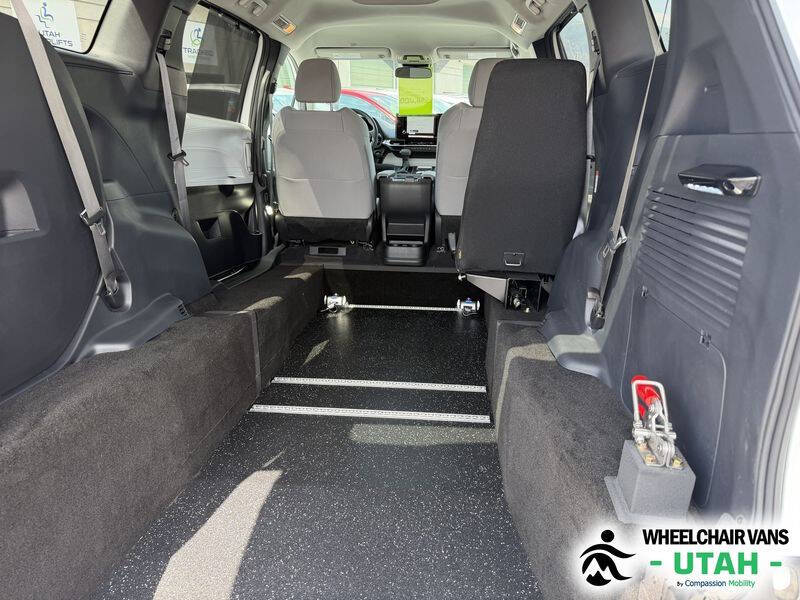 2025 Toyota Sienna LE 8-Passenger