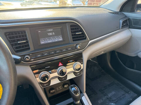 2019 Hyundai Elantra SE