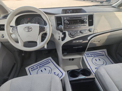 2012 Toyota Sienna LE 8-Passenger