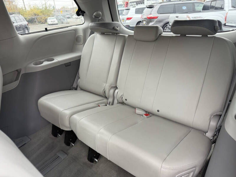 2014 Toyota Sienna Limited 7-Passenger