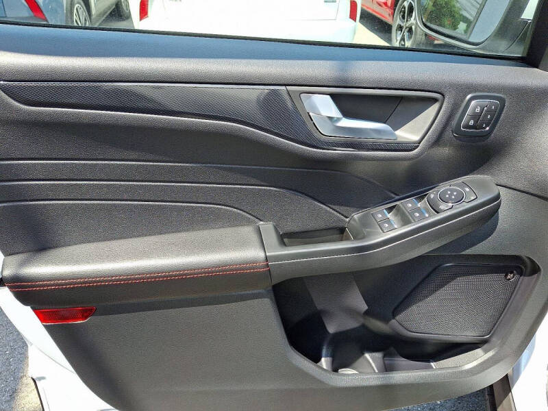 2025 Ford Escape Hybrid ST-Line Select