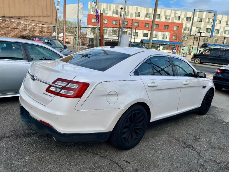 2013 Ford Taurus Limited photo 3