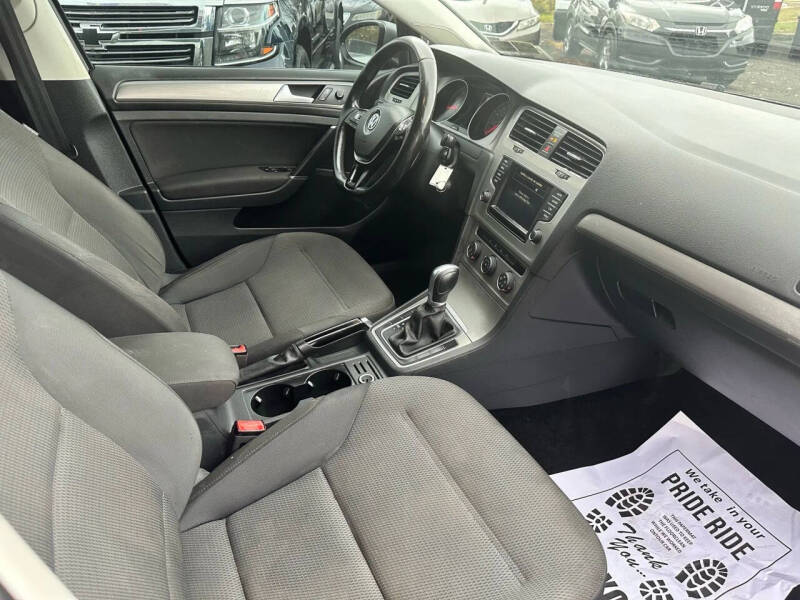 2017 Volkswagen Golf SportWagen