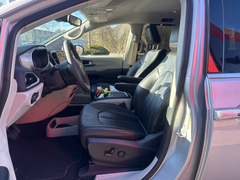 2024 Chrysler Pacifica Touring L