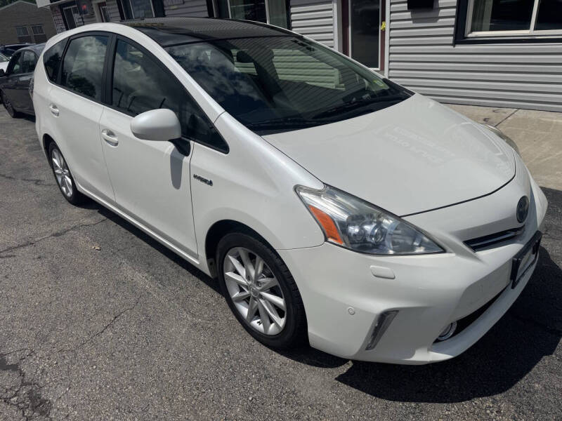 2012 Toyota Prius v Five