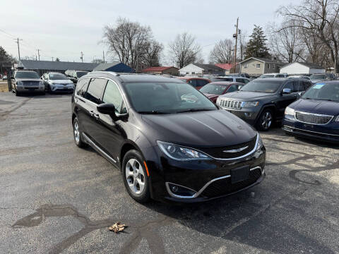 2017 Chrysler Pacifica Touring-L Plus