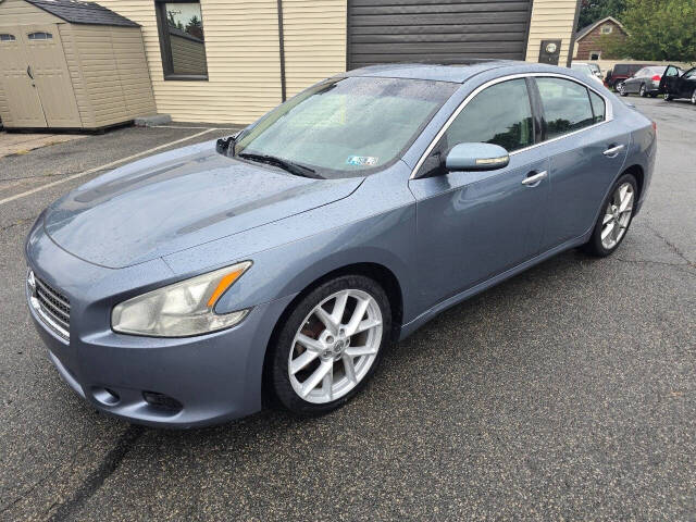 2010 Nissan Maxima for sale at QUEENSGATE AUTO SALES in York, PA