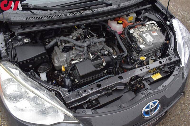 2013 Toyota Prius c Two