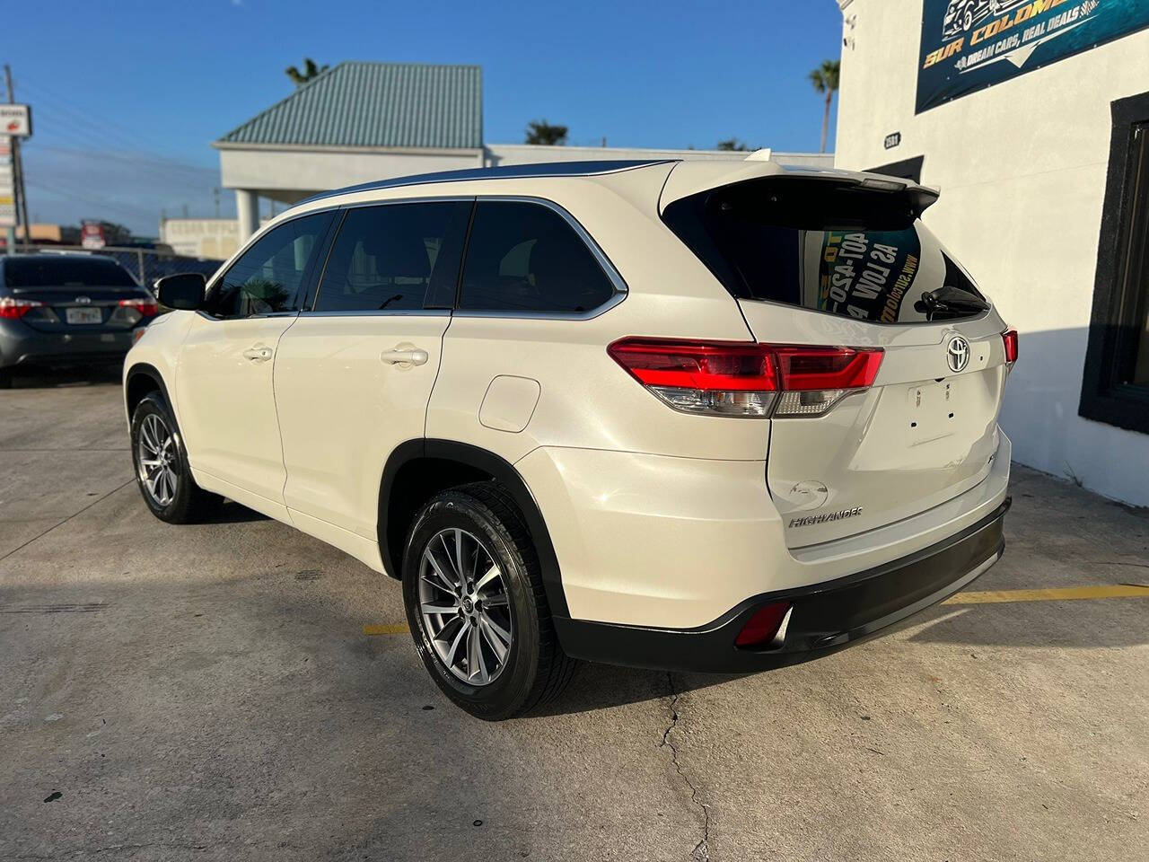 2017 Toyota Highlander for sale at SUR Colombiano LLC in Kissimmee, FL