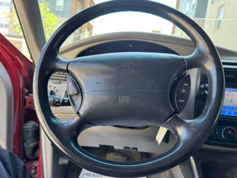 2000 Ford Explorer XLS