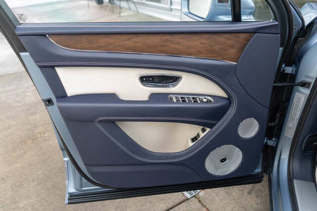 2023 Bentley Bentayga 11