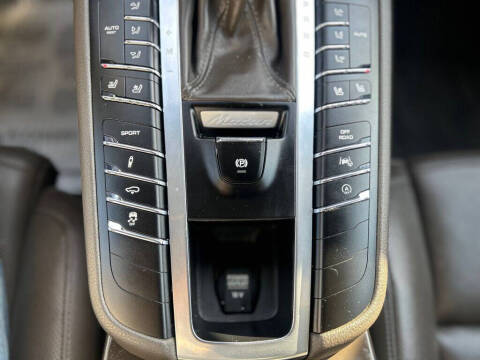 2015 Porsche Macan Turbo