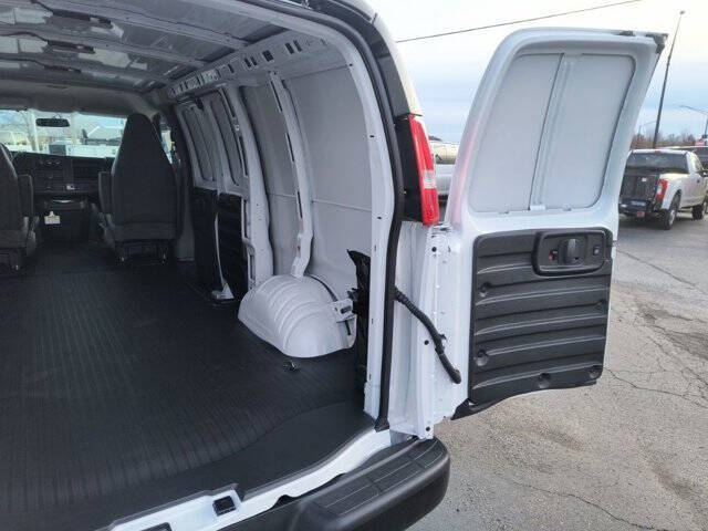 2025 Chevrolet Express 3500