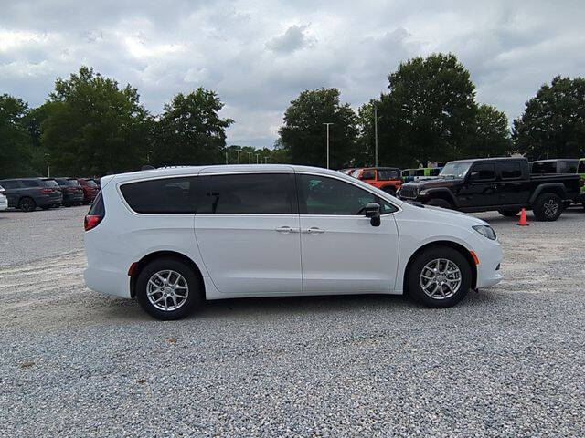2026 Chrysler Voyager LX