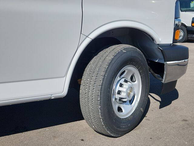 2025 Chevrolet Express 3500