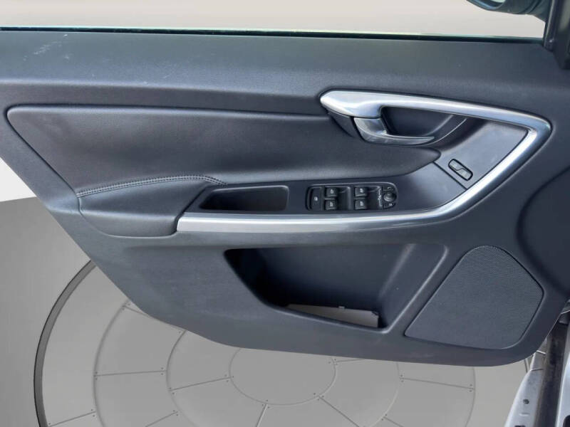 2016 Volvo XC60 T6 Drive-E