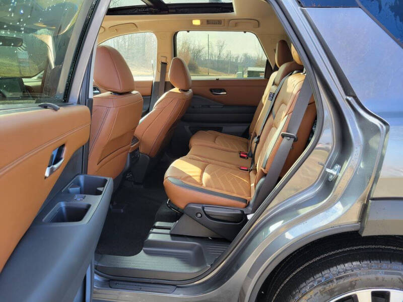 2025 Nissan Pathfinder Platinum