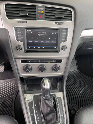 2017 Volkswagen Golf SportWagen