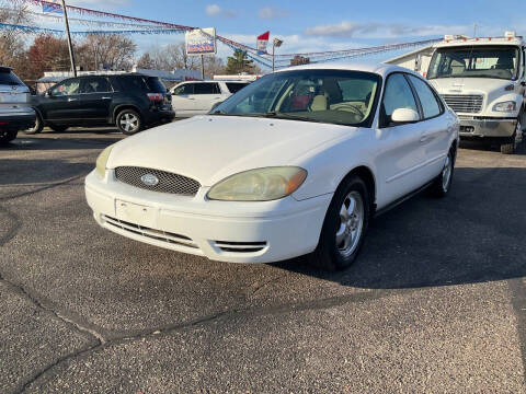 2005 Ford Taurus for sale at Steves Auto Sales in Cambridge MN