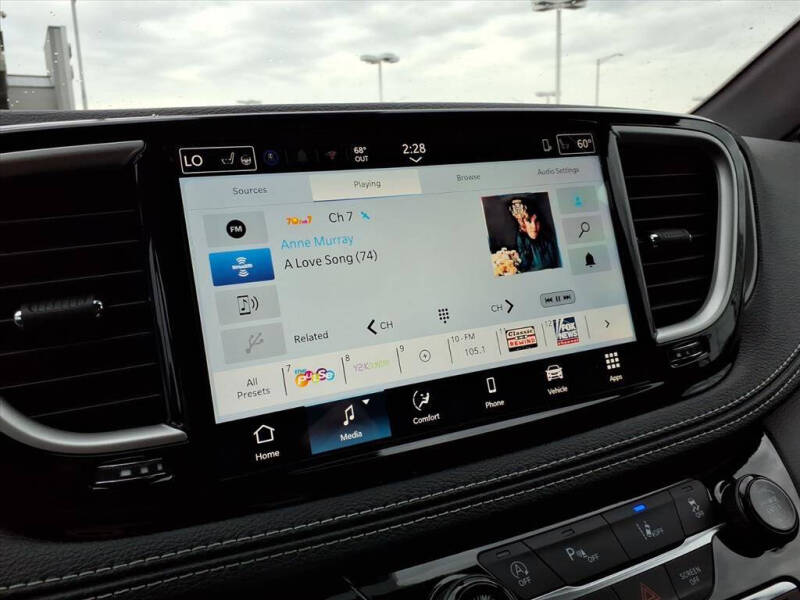 2026 Chrysler Pacifica Select