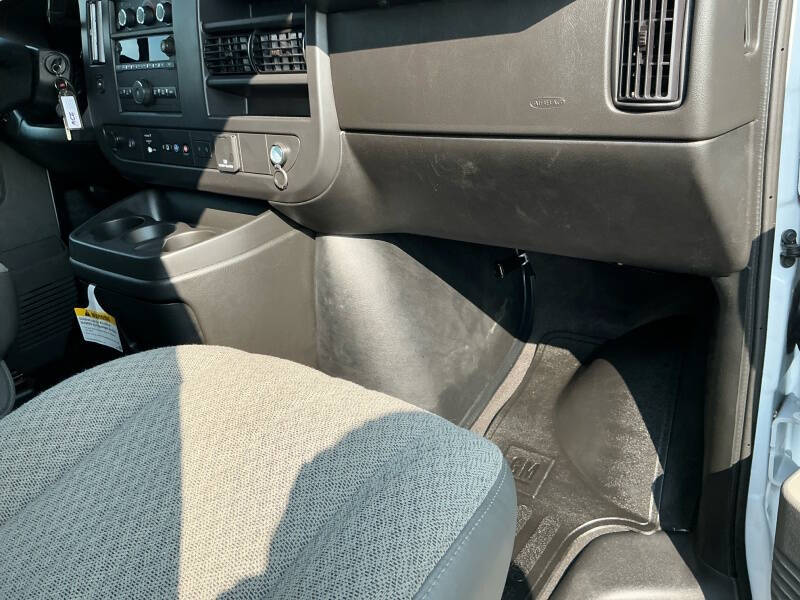 2025 Chevrolet Express LT 3500