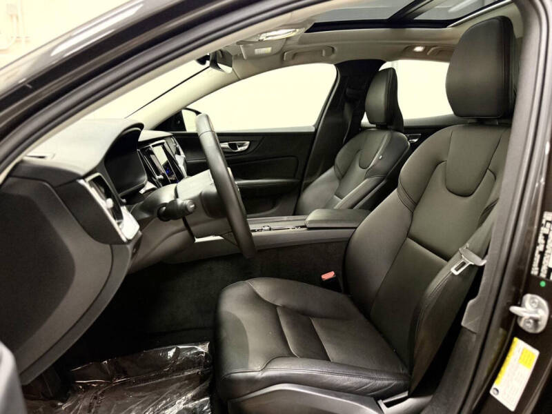 2024 Volvo S60 B5 Core Dark Theme