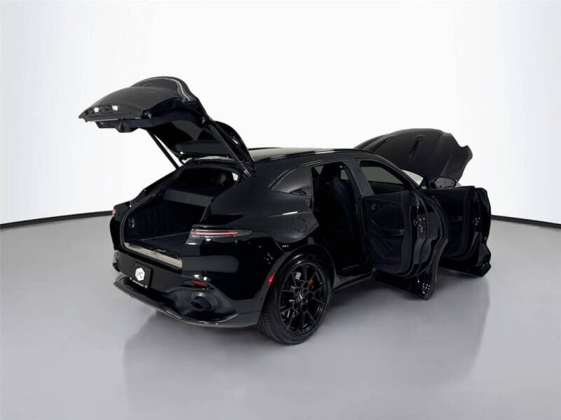 2021 Aston Martin DBX
