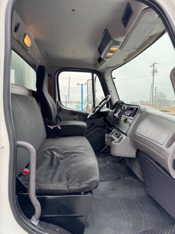 2017 Freightliner M2 106