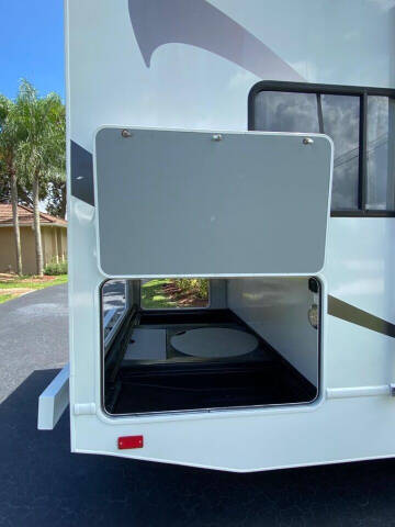 2015 FORD ECONOLINE E450 CLASS C THOR MAJESTIC 28A MOTORHOME