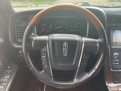 2017 Lincoln Navigator Select