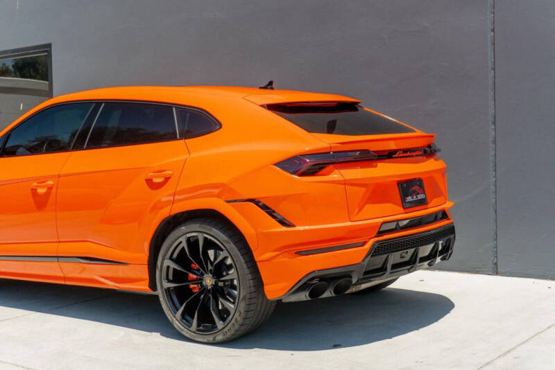 2023 Lamborghini Urus S