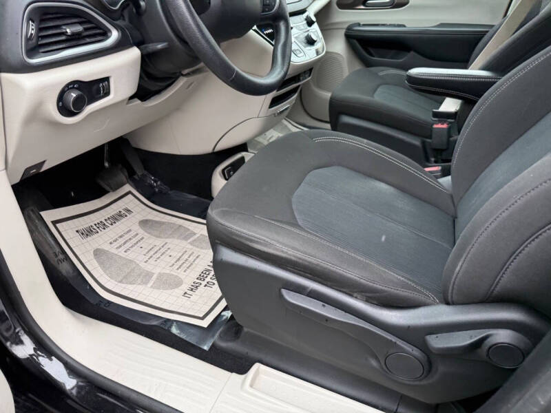 2021 Chrysler Voyager L