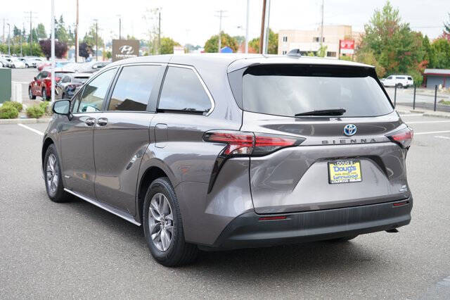 2021 Toyota Sienna LE 8-Passenger