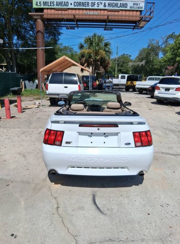 2004 Ford Mustang GT Deluxe