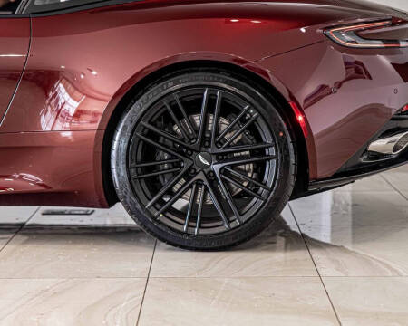 2025 Aston Martin DB12 V8