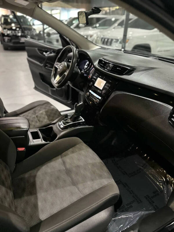 2017 Nissan Rogue Sport SV