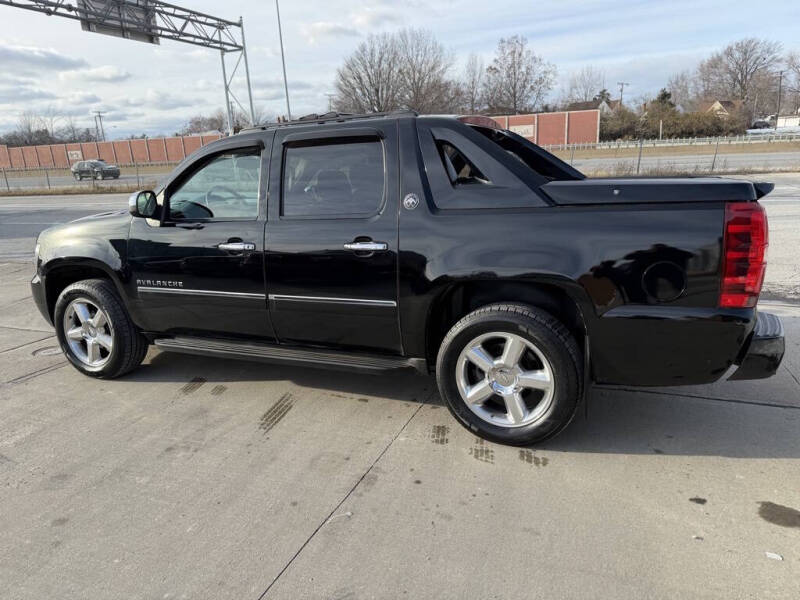 2013 Chevrolet Avalanche LTZ Black Diamond
