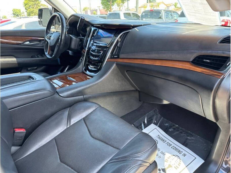 2017 Cadillac Escalade Luxury