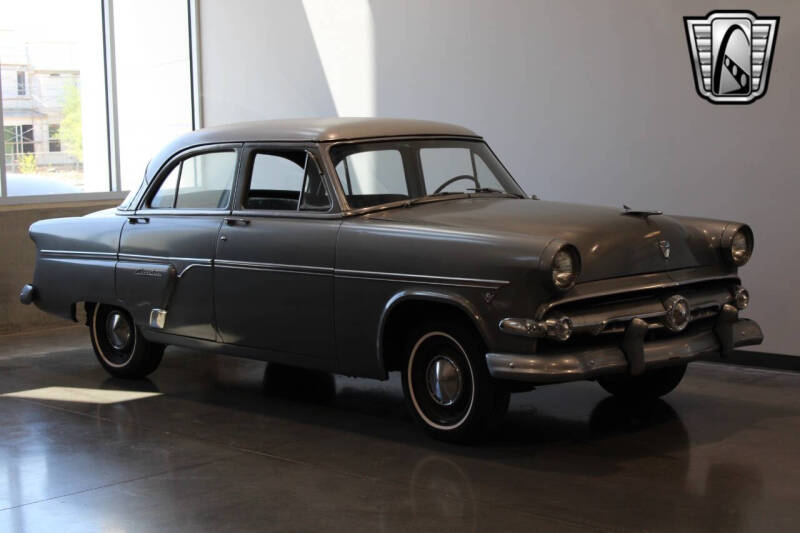 1954 Ford Crestline