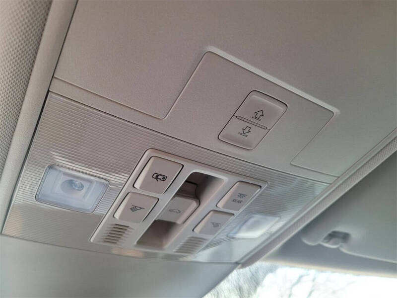 2025 Volkswagen Taos SEL 4Motion