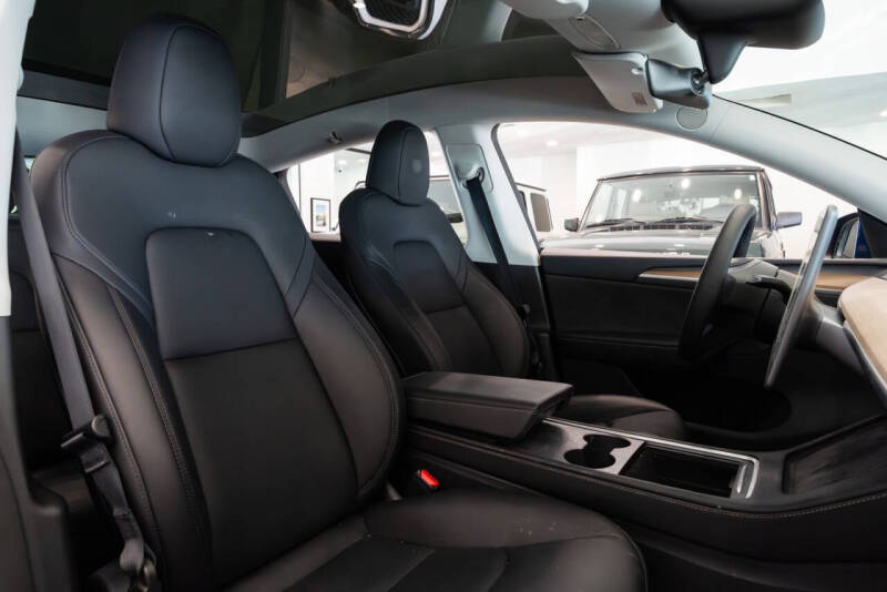 2025 Tesla Model Y Performance