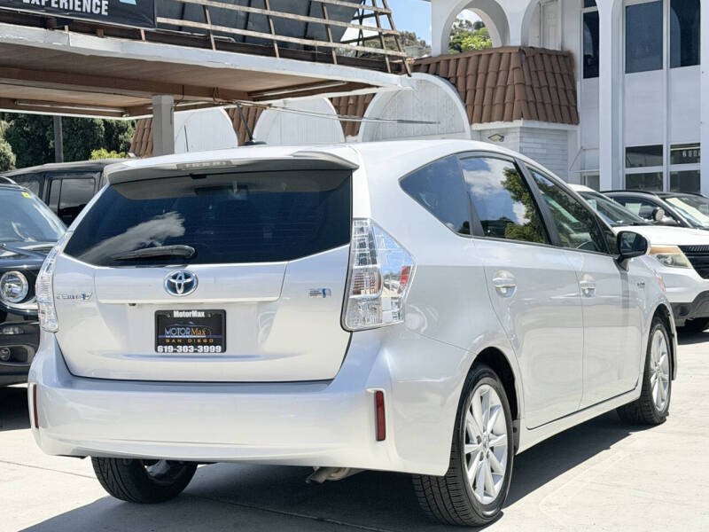 2012 Toyota Prius v Five