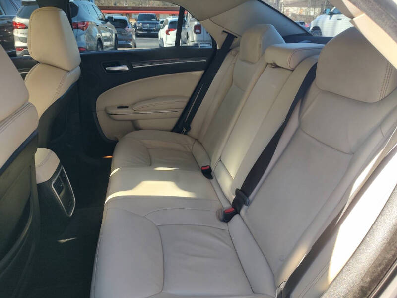 2017 Chrysler 300 Limited