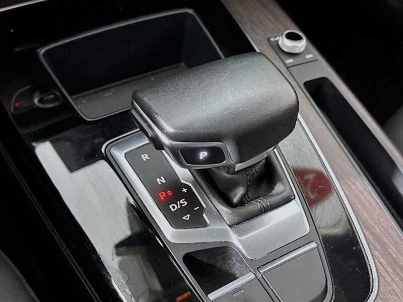 2022 Audi Q5 quattro Premium 40 TFSI