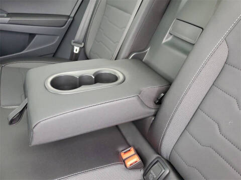 2025 Volkswagen Taos SE Black 4Motion