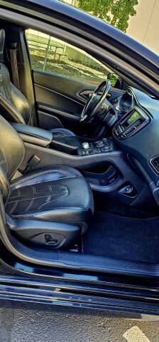 2016 Chrysler 200 S