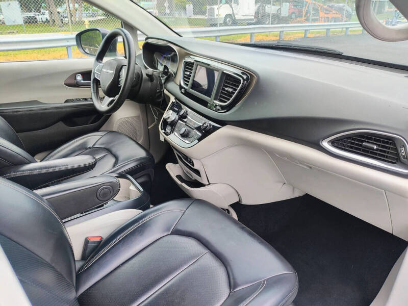 2020 Chrysler Voyager LXi