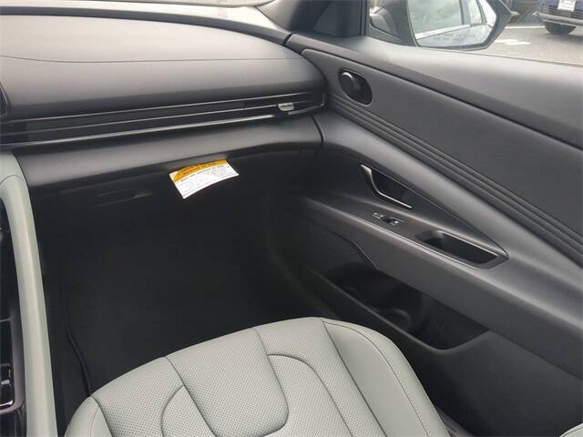 2025 Hyundai Elantra Hybrid Limited