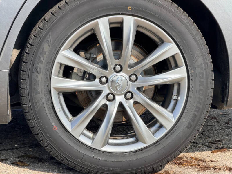 2015 Infiniti Q70 3.7