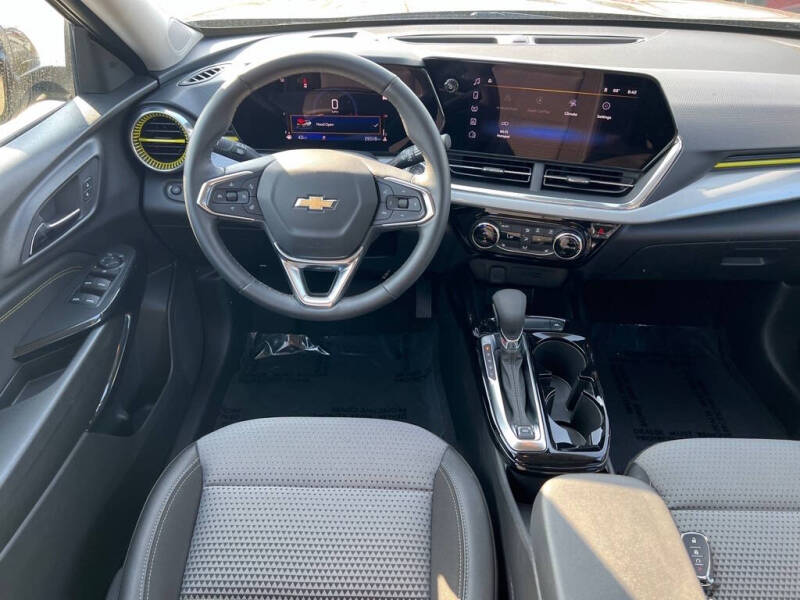 Used 2024 Chevrolet Trax LT with VIN KL77LHE26RC165784 for sale in Wood River, IL